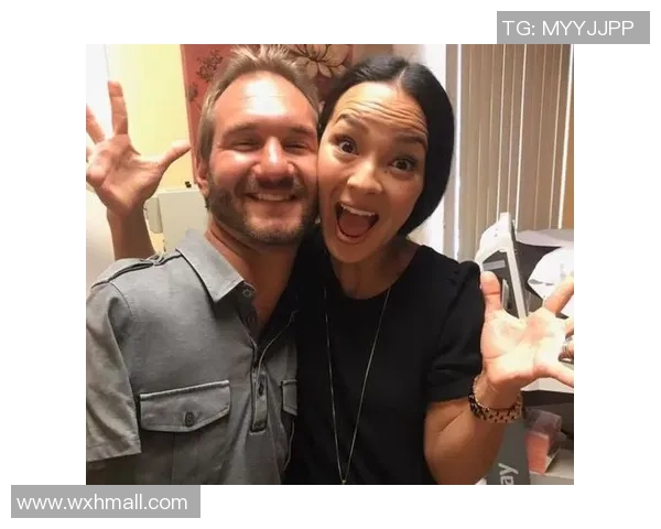 足球明星的双胞胎女儿如何在父亲的光环下追寻自己的梦想与人生道路